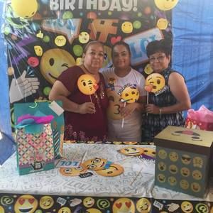 Meet your Posher, Estela